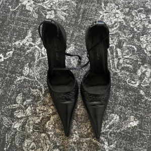 Klackskor med spetsig tå - Jättefina klackskor med spetsig tå, perfekt till bal eller liknande. 💕💕