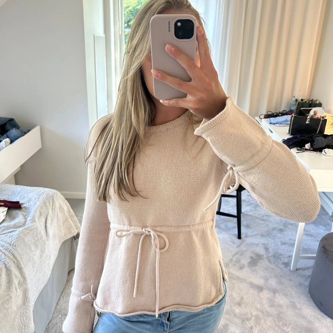 Stickad tröja med knytning - 90