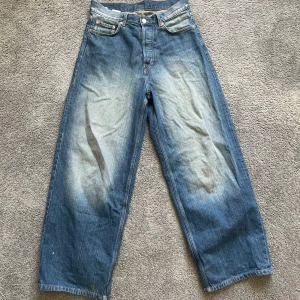 Weekday Galaxy Jeans - Ganska oanvända och bra skick. Kontakta om frågor. Storlek är 28 32