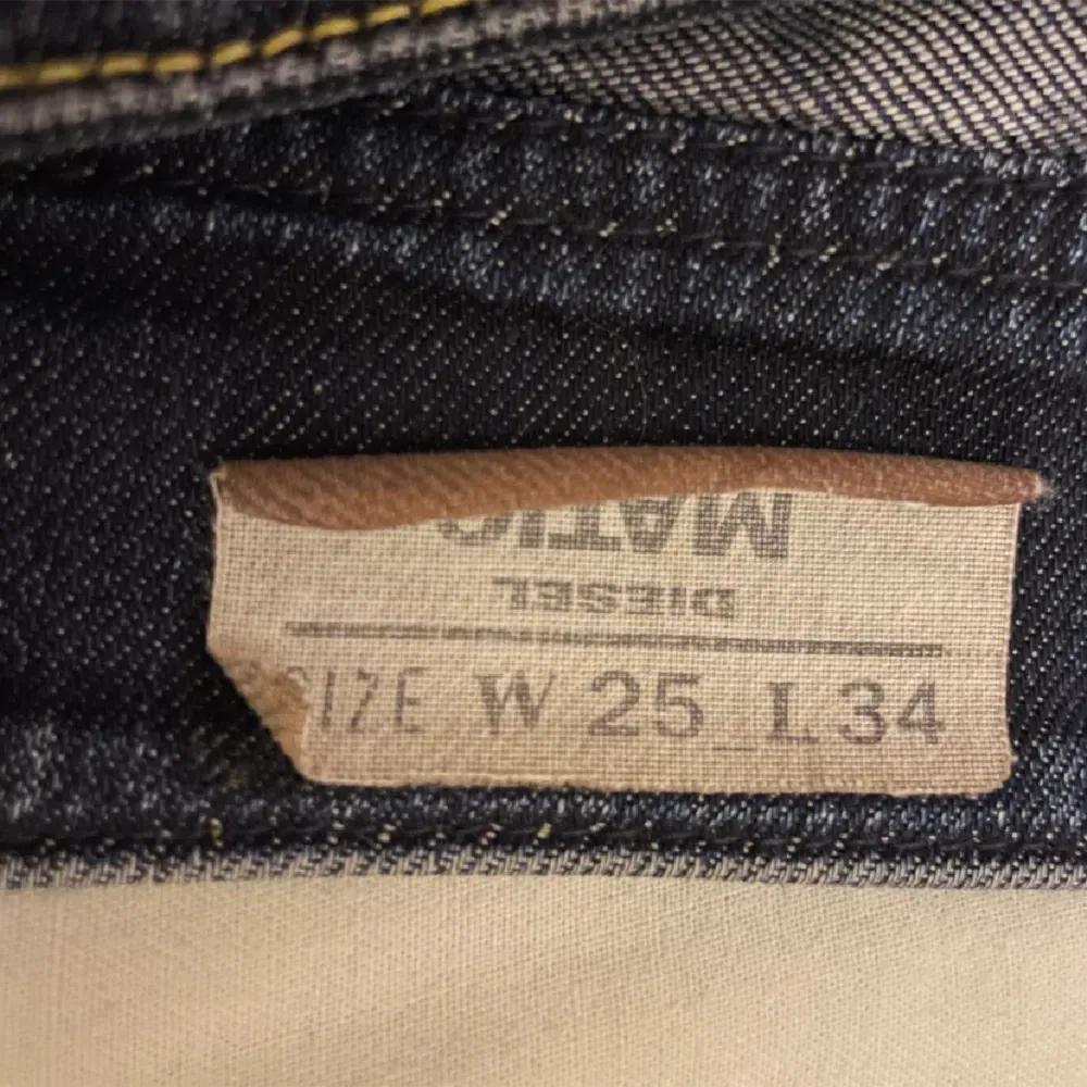 Jättefina low waist jeans från Diesel . Jeans & Byxor.