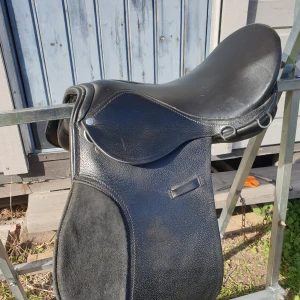 Shettissadel  - Mycket fin sadel i bra skick. Kom med bud!! Har fler bla islandshästhadlar och ponnysadlar. Oris kan alltid diskuteras💞💞