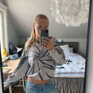 Tie dye sweatshirt - Ascool sweatshirt köpt second hand! Strl S, 150kr🌟🌟
