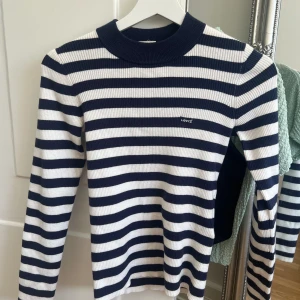 Levis tröja  - Randig långärmad levis tröja, använd en gång 