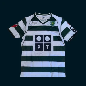 Sporting CP 2002-2003 Hemmaställ Ronaldo #28 - Helt ny Sporting CP kit från år 2002-2003 med Ronaldo 28 på ryggen