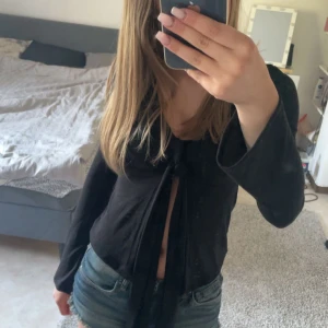 Lågmidjade jeansshorts  - Säljer då de inte passar mig jätte bra, de är använda ungefär en gång