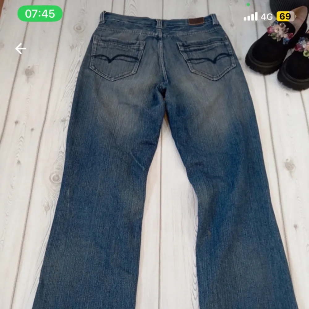 Snygga low waist jeans i storlek L / 40 Väldigt bra skick . Jeans & Byxor.