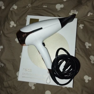 Ghd proffs hårtorken - Säljer GHD hårtork  Modellen heter Helios professional hair dryer. Nypris1995 sek I nyskick med kartong