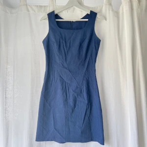 Jeansklänning - Vintage jeansklänning från Casting Paris med dragkedja i ryggen 💕