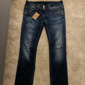 Pepe jeans - Väldigt fina men passade ej på mig efter köp på Sellpy så säljer!💗 Väl använda men skicket är acceptabelt. Tryck gärna på köp nu
