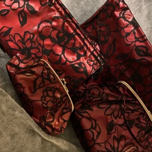 Väskor - Väsk set 🖤❤️vintage 