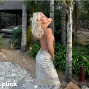 Balklänning  - PRIS ÄR DISKUTERBART VID SNABB AFFÄR🌟Säljer vidare denna drrrömklänning från Zara då jag behöver annan storlek!! Endast testad och lappen kvar🤍 Kan även mötas upp i Stockholm och Uppsala 