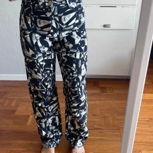 Monki jeans  - Monki jeans i storlek 36