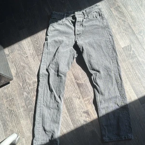 Svarta jack and Jones jeans - Använda fåtal gånger. Säljes pga för små.