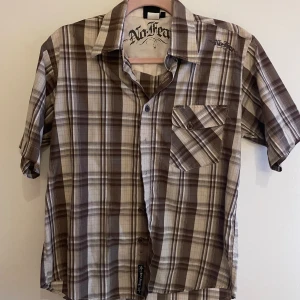 Skjorta  - Nice skjorta köpt secondhand men så gott som ny! Skriv vid frågor(: