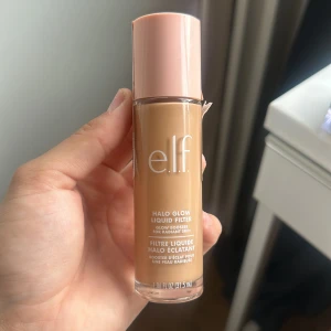 Elf halo glow - Bara öppnad för att testa på handen :)