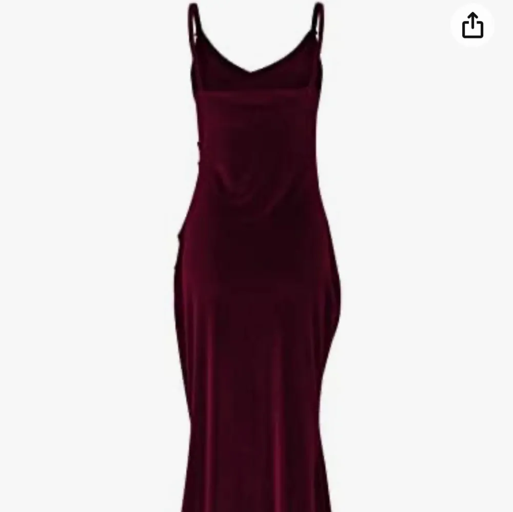 helt ny vinröd klänning, storlek s. funkar perfekt till vilket tillfälle som helst.. Klänningar.