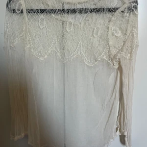 Tunn blus!  - Jätte gullig med linne under eller bh! Fin till sommarn❤️