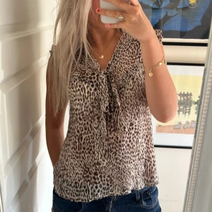 Leopard blus - Kortärmad leopard blus