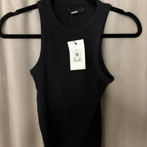 Topp - Helt ny topp från Bikbok.