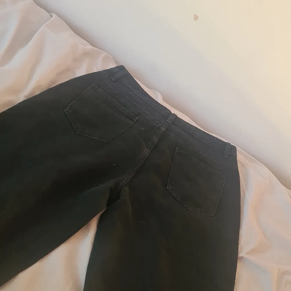 Baggy jeans, älskar men har tröttnat på dom. Vet ej vad dom kostade från början så om man är intresserad så blir det budgivning. . Jeans & Byxor.