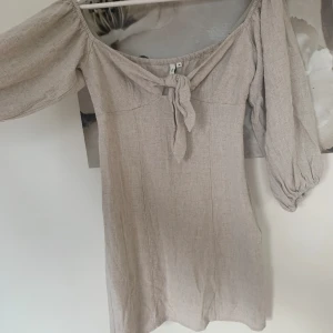 Söt Äkta linne klänning S  - Äkta fin linne klänning från Nelly  Storlek S 