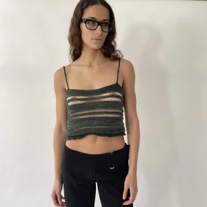 Stickad top - Jättesöt stickad top från louise lyngh bjerregaard. Köpt för 200 euro  Fraktar från paris, köparen står för frakten 💕