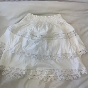 Jättefin kjol från Gina Tricot