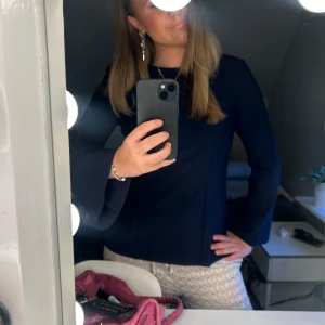 Tröja  - Superfin figursydd tröja från zara, som jag tyvärr inte använder🥲