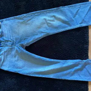 Fräscha jeans, storlek 34 längden 34 midjan, inga skador, regular fit