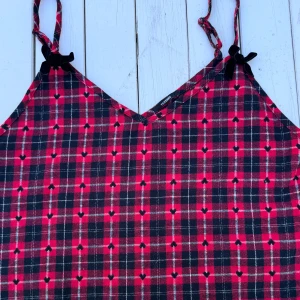 Linne  - Fint linne i mönstrad röd och svart 