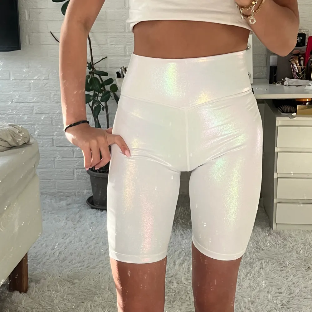 Helt nya träningsshorts i strl S💕aldrig använda och superfina nu inför sommaren😍. Sportswear.