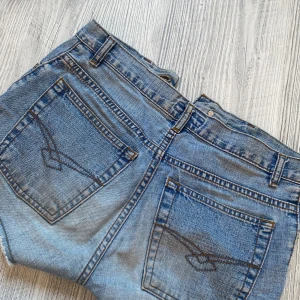 Jeans shorts  - Säljer dessa jeans shorts i storlek XS. Köptes förra sommarn och använda ett par gånger. Pris kan diskuteras. Köp via köp nu