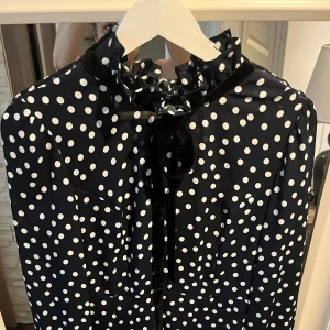 Klänning  - Superfin klänning från Bik Bok i storlek S 🤗Endast använd 2 ggr  , jättesnygg 