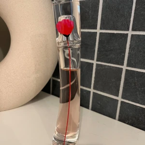 Parfym - Kenzo Poppy bouqette EdP , 30 ml . Köpt från Åhléns för 895kr 