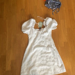 H&M klänning - Ny H&M klänning, aldrig andvänt med prislappen kvar