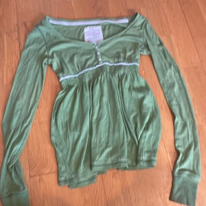 Vintage hollister babbydoll tröja - Vintage hollister babbydoll tröja