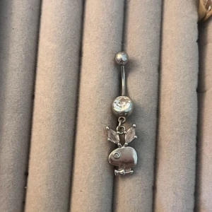 Silver navelpeircing  - Fin silvrig navelpeircing som jag köpte utomlands för 30$