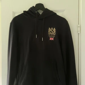 MORRIS Hoddie i bra skick - SÄLJER MIN Morris hoddie i strl M den sparsamt använt skick 8/10