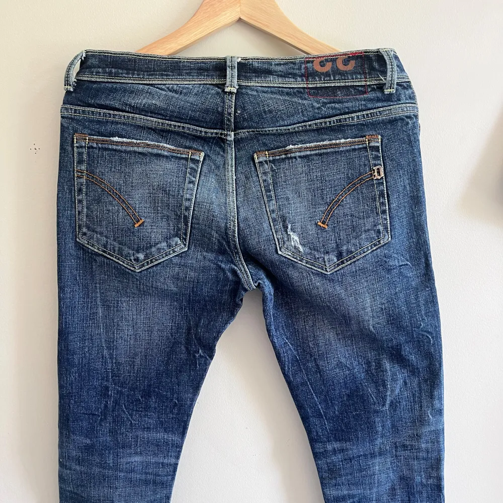 Säljer nu mina gamla Dondup Jeans. Fantastiskt skick och inga skador.  Enda nackdelen är att damerna flockas runt dig🤑. Hör av er med Frågor. Jeans & Byxor.