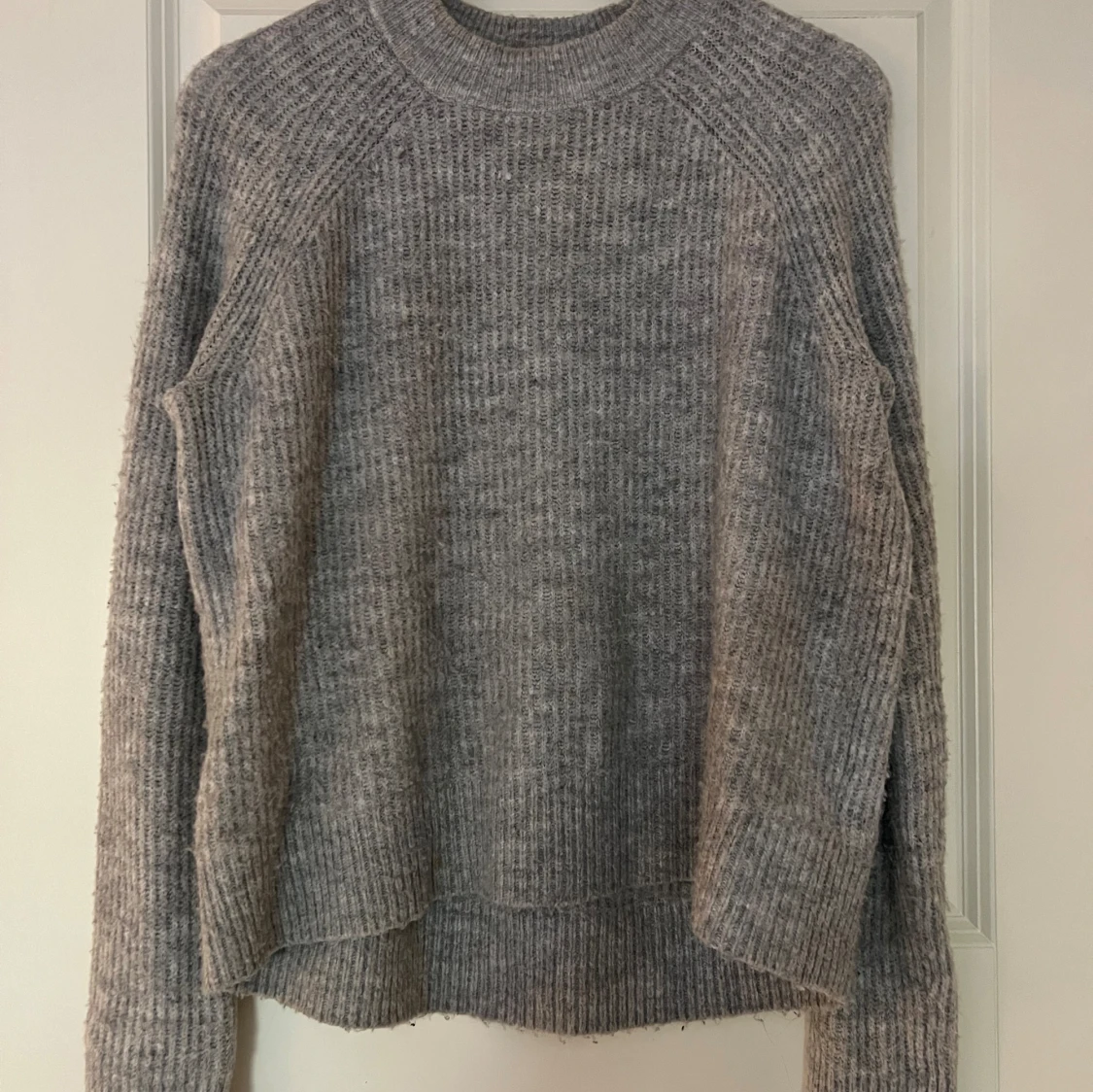 Grå stickad tröja - 91