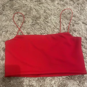 rött linne - rött kroppat linne