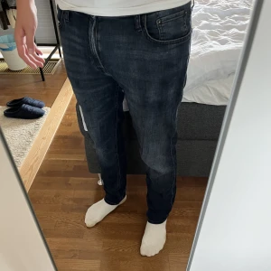 Jack and Jones jeans - Säljer dessa jeans för att jag inte använt något. Köpta för 700 och är nästan som nya! Cond: 9/10