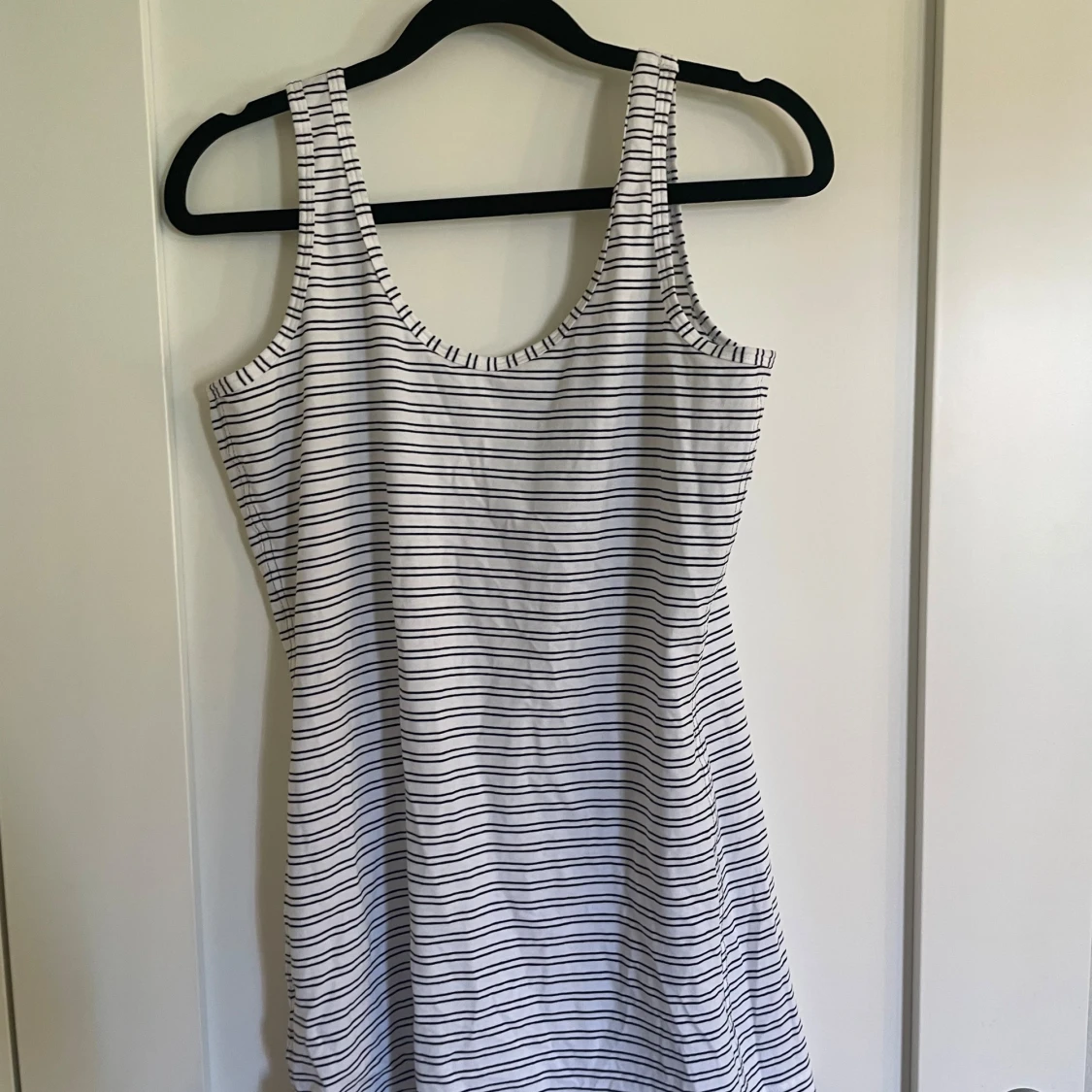 Randig ärmlös klänning - 91