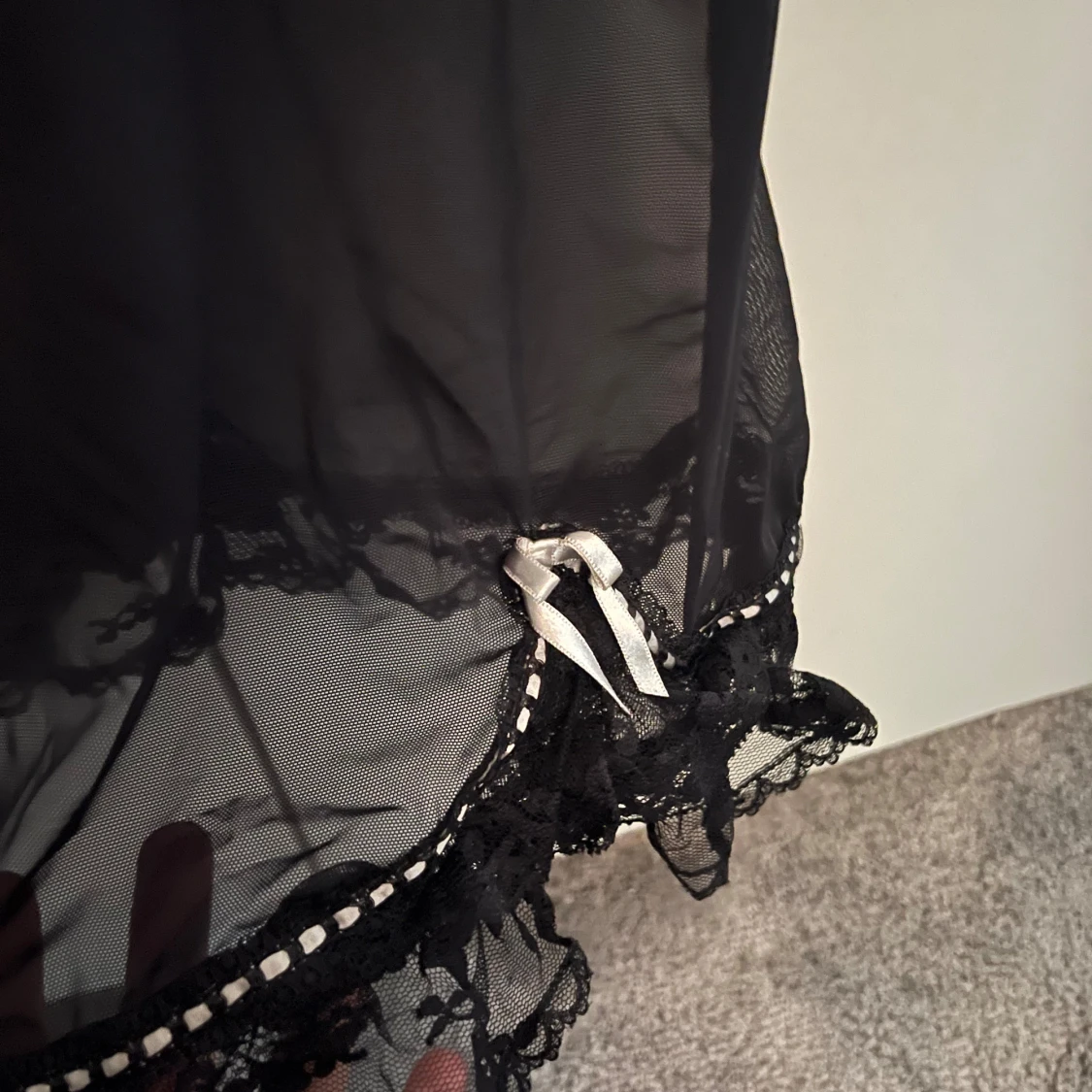 Gulligt linne i mesh/ spets - 90