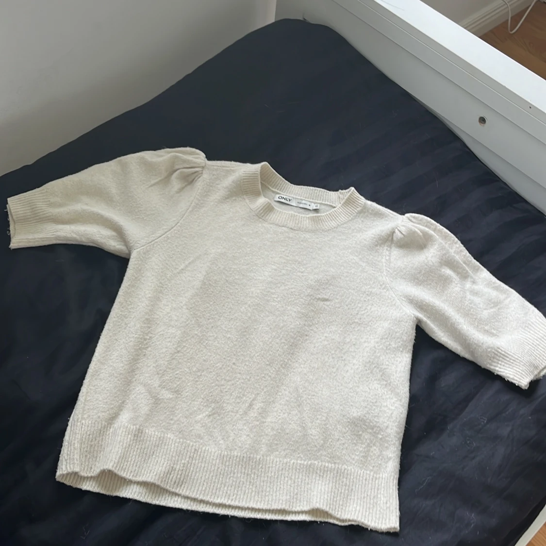 Vit stickad tröja från ONLY