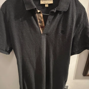 Burberry piké  - Väldigt bra skick, använd fåtal gånger. För en som är S/M 