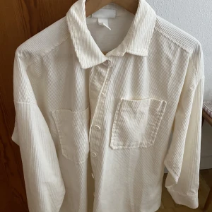Overshirt - Vit manchesterskorta/overshirt