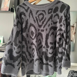 Stickad tröja  - Super söt tröja från saint tropez som inte kommer till användning, köpt för 699kr