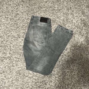 Smog denim jeans  - Säljer mina smog denim jeans då jag inte har någon användning av dem, jeansen är i fin skick 