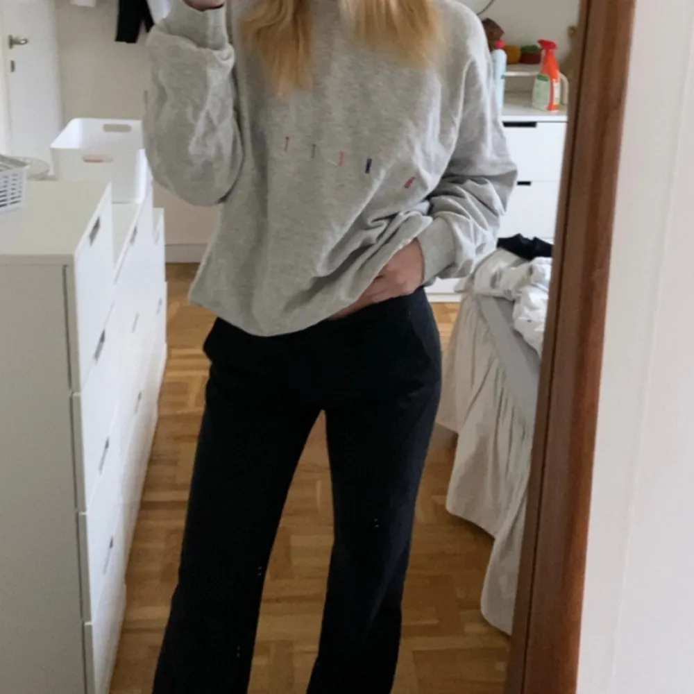 en vintage benetton sweatshirt i storlek M i bra skick. skriv vid intresse köpare står för frakt💕. Hoodies.